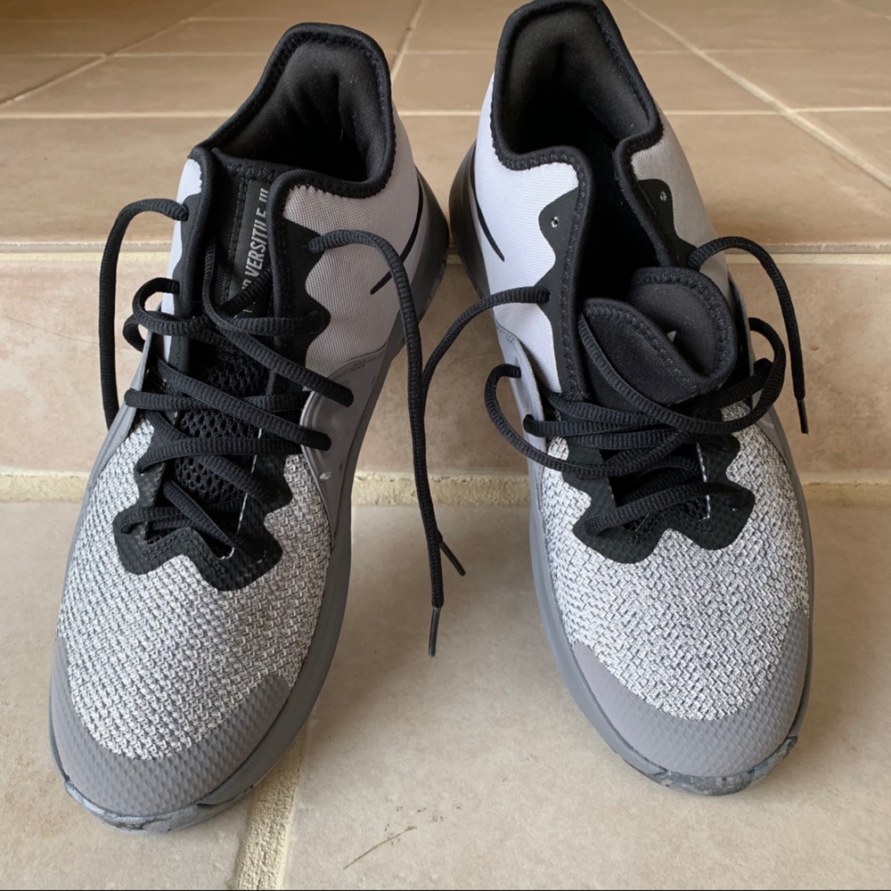CLOSING SALE! 
🎉HP!!🎉 NWOT Nike Air | Versatile III